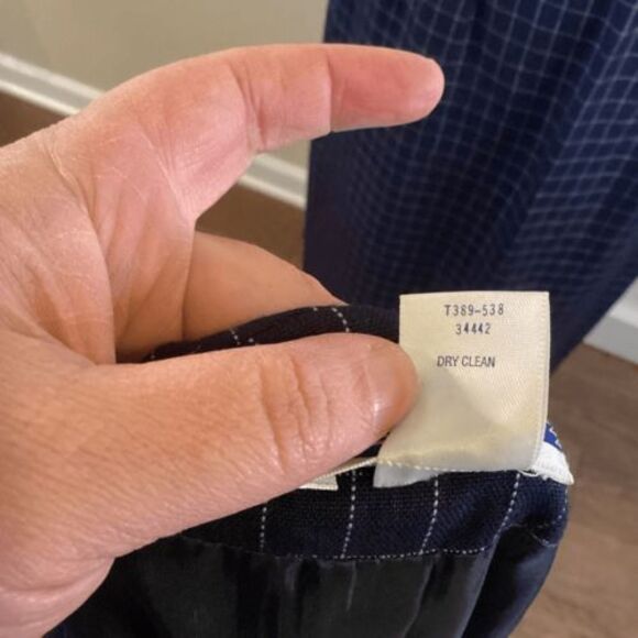 Ladies Pendleton flawless skirt suit 2 piece set.  Pencil skirt & 5 button coat - Picture 5 of 10